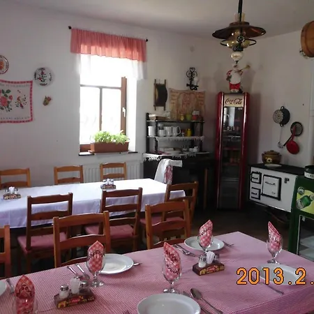 فندق مبيت وإفطار Benyei Fogado Panzio Es Etterem 3*